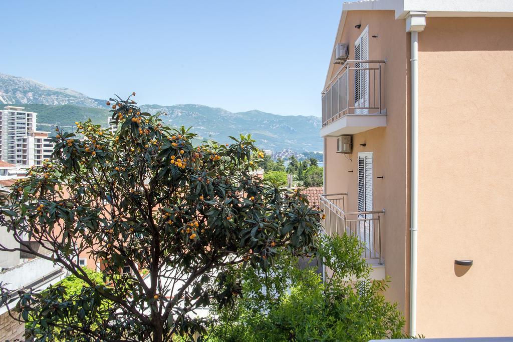 בודווה City Apartments Gosposhtina מראה חיצוני תמונה