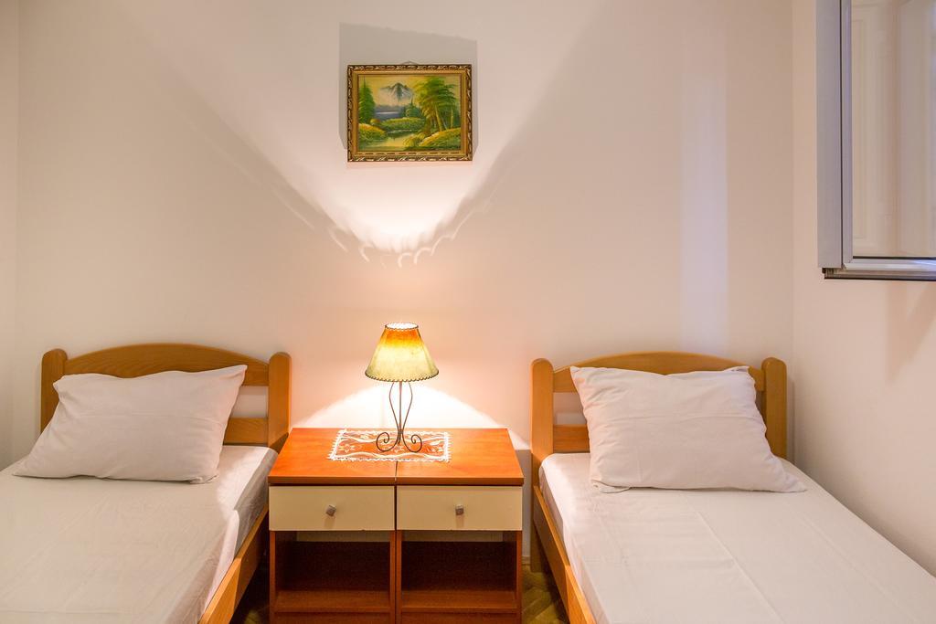 בודווה City Apartments Gosposhtina מראה חיצוני תמונה