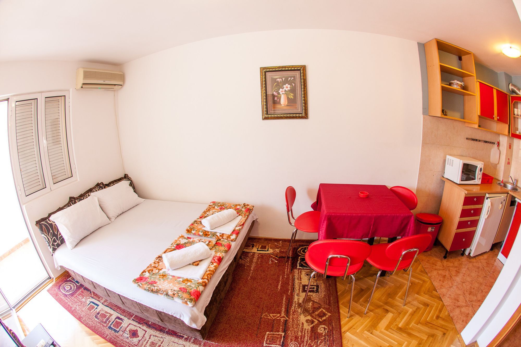 בודווה City Apartments Gosposhtina מראה חיצוני תמונה
