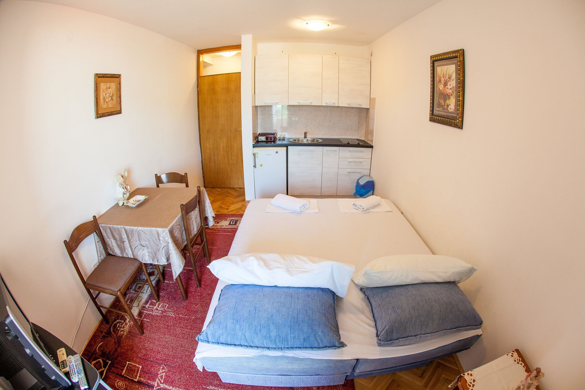 בודווה City Apartments Gosposhtina מראה חיצוני תמונה