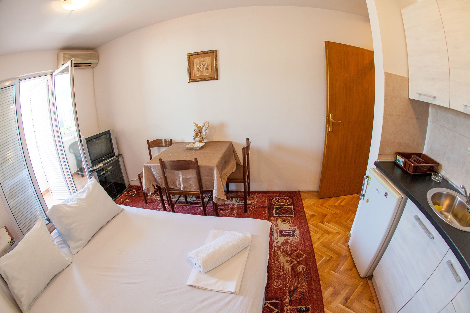 בודווה City Apartments Gosposhtina מראה חיצוני תמונה