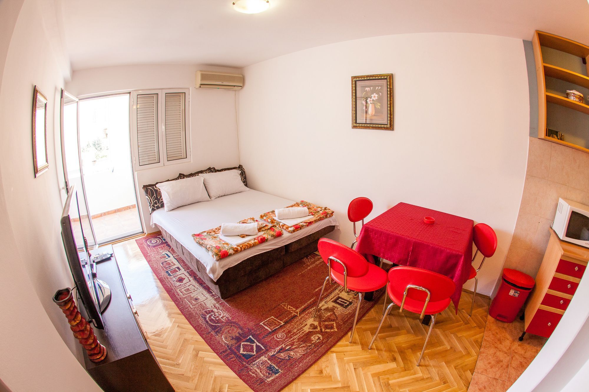 בודווה City Apartments Gosposhtina מראה חיצוני תמונה